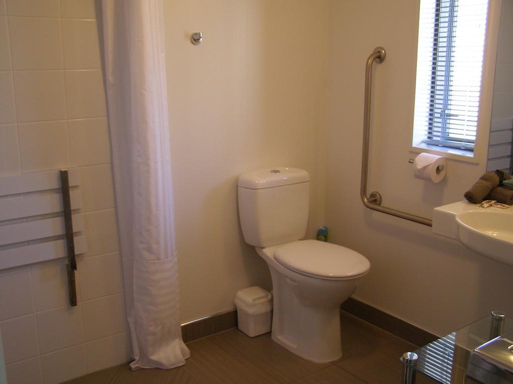 Bellano Motel Suites Christchurch Rom bilde A bathroom in a hotel