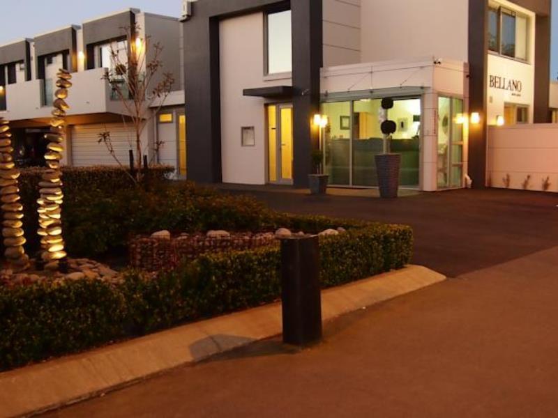 Bellano Motel Suites Christchurch Eksteriør bilde The entrance to the hotel