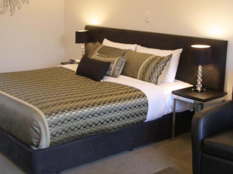 Bellano Motel Suites Christchurch Eksteriør bilde A bed