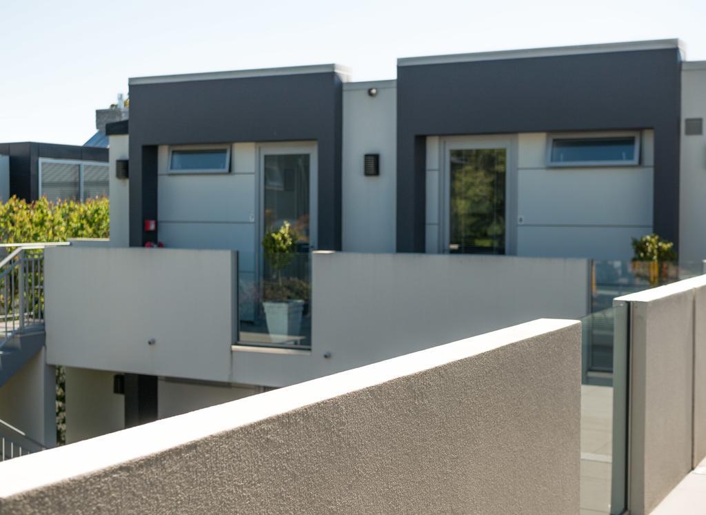 Bellano Motel Suites Christchurch Eksteriør bilde Townhouses in the complex
