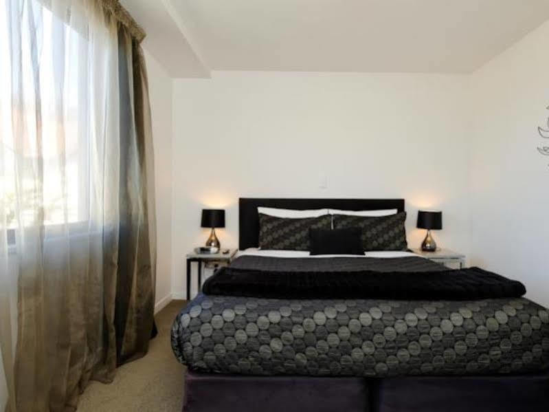 Bellano Motel Suites Christchurch Eksteriør bilde A bedroom at the hotel