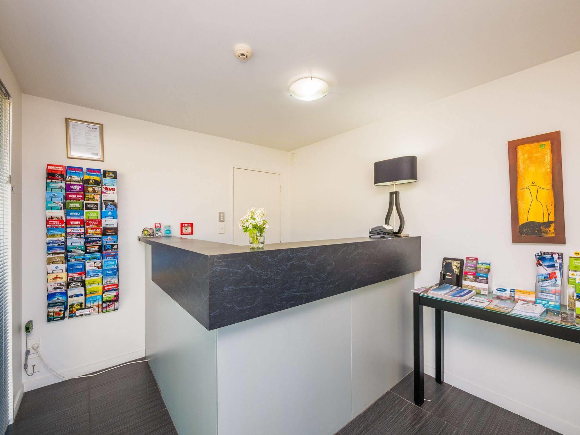 Bellano Motel Suites Christchurch Eksteriør bilde Reception at the hostel