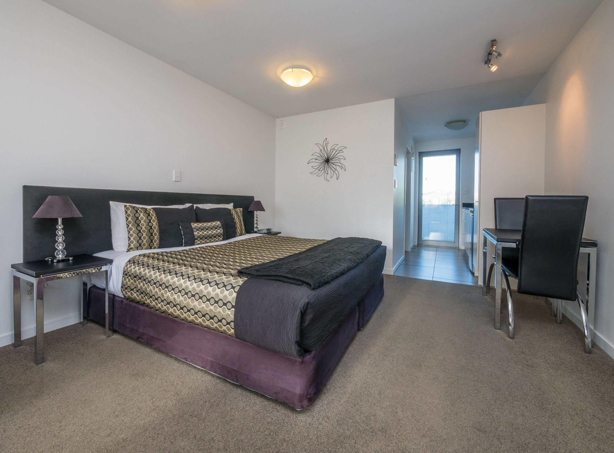 Bellano Motel Suites Christchurch Eksteriør bilde A typical studio apartment