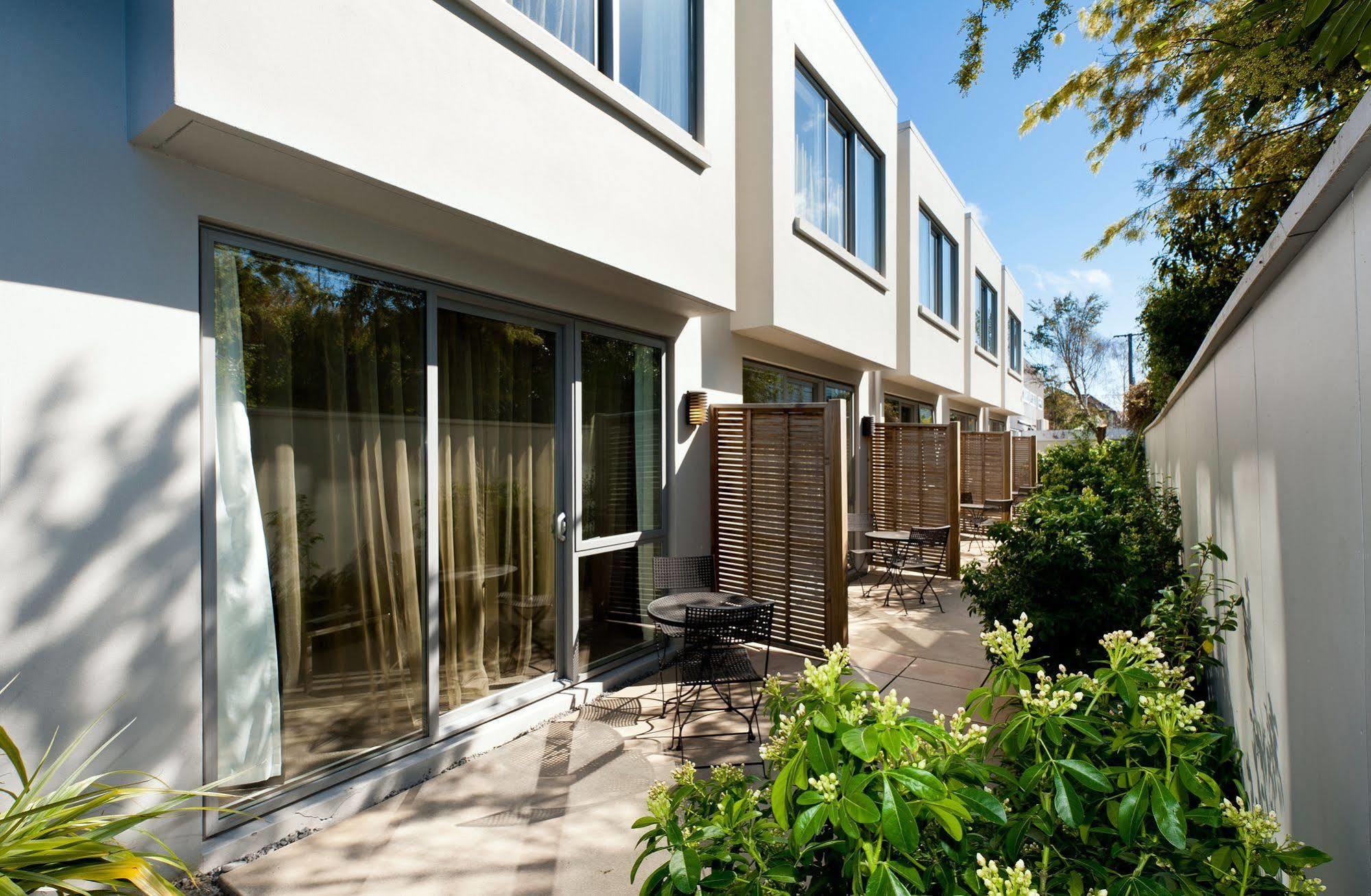 Bellano Motel Suites Christchurch Eksteriør bilde The hotel's courtyard